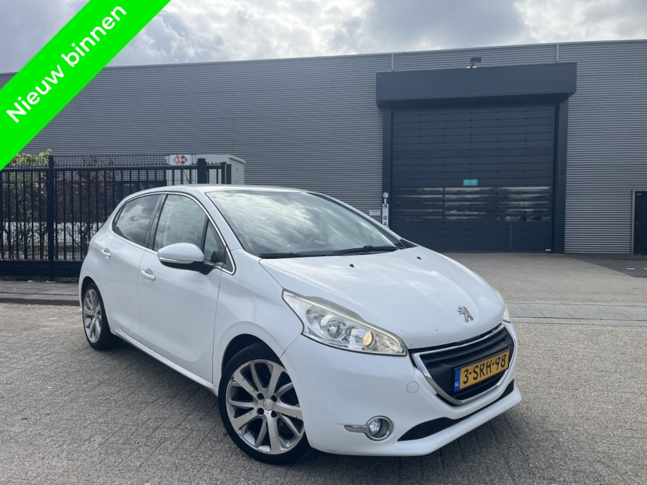 Peugeot 208 - 1.6 e-HDi Allure 6Bak Stoelverw. Leer JBL Clima 120PK - AutoWereld.nl