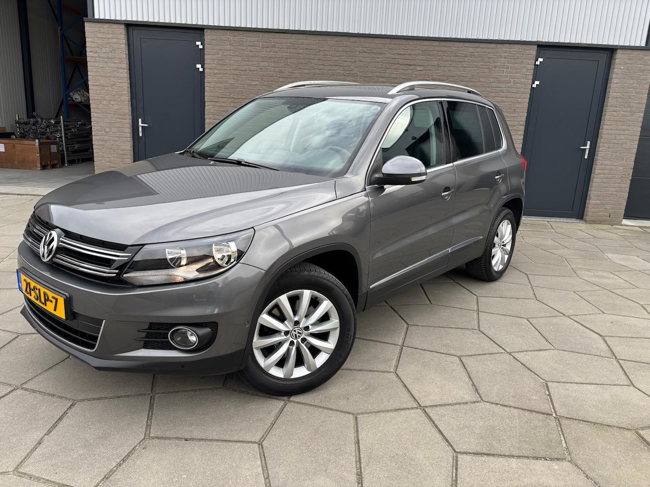 Volkswagen Tiguan - 1.4 TSI Sport&Style| Spik splinternieuwe Tiguan vol met accessoires| uitklapbare Trekhaak - AutoWereld.nl