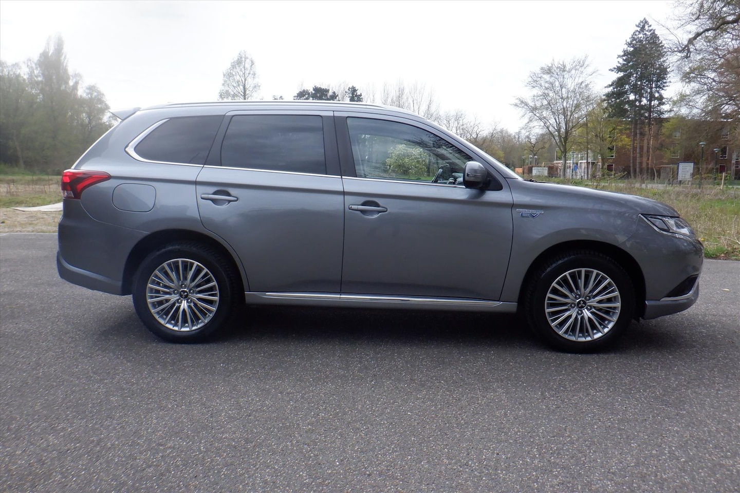 Mitsubishi Outlander - 2.4 DOHC MIVEC PHEV 240pk 4WD Aut CAMERA-PDC-TREKHAAK-BOVAG - AutoWereld.nl