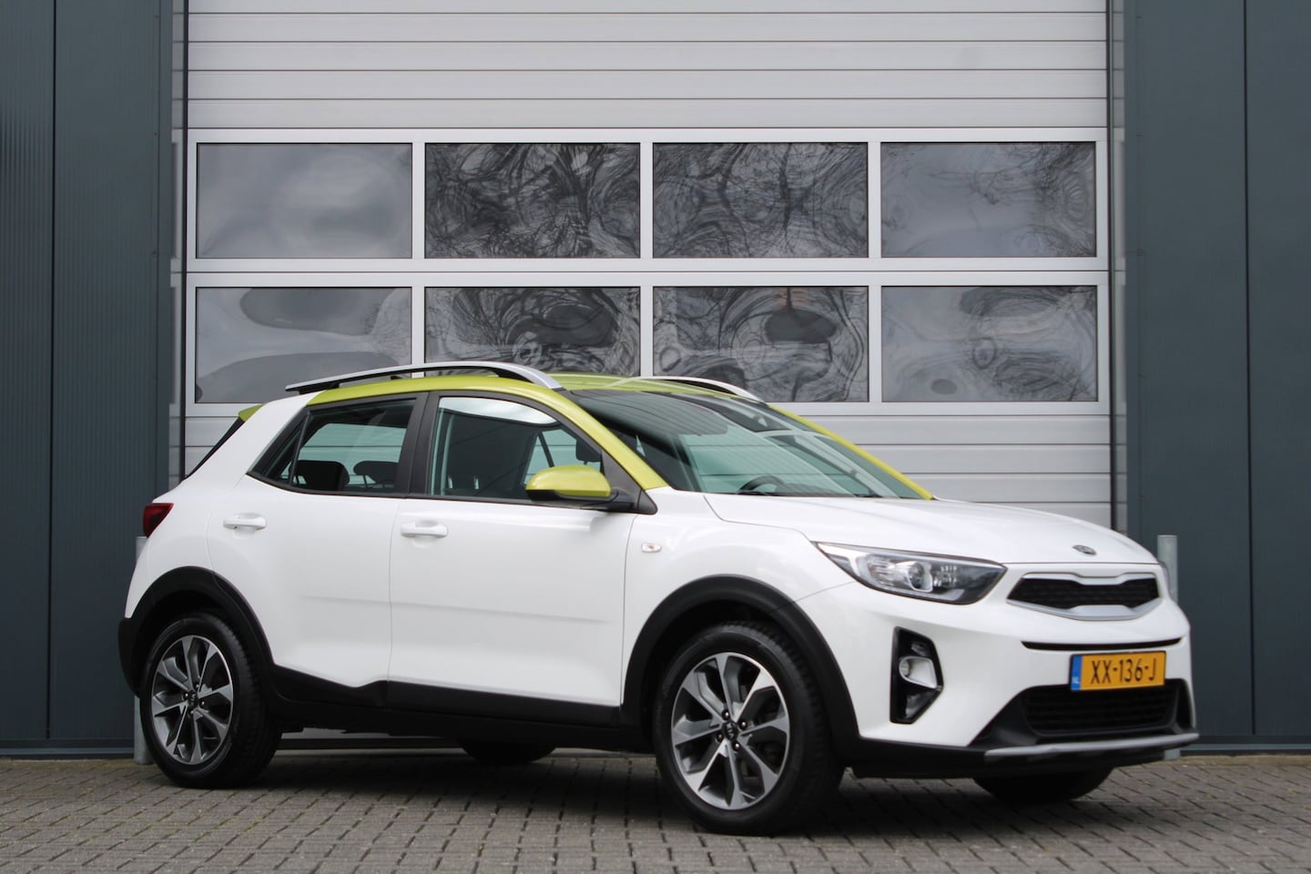 Kia Stonic - 1.0 T-GDi DynamicLine Airco/Cruise/Camera/PDC/Carplay/Android/Navi/Bluetooth/RadioDAB.AUX. - AutoWereld.nl