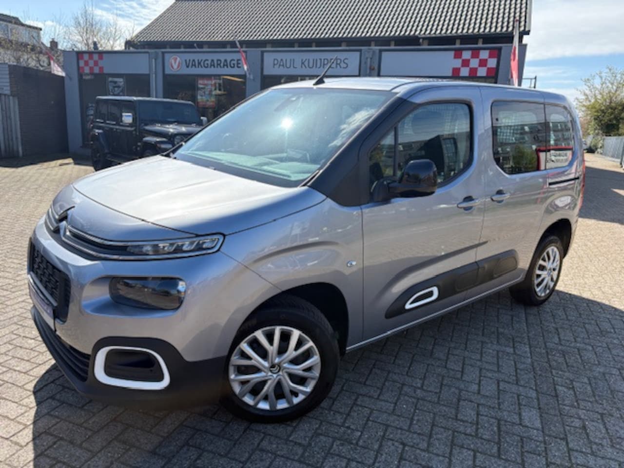 Citroën Berlingo - 1.2 PureTech 110pk Live *navi + parkeersensor + Apple/AndroidCarPlay* - AutoWereld.nl