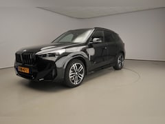 BMW X1 - xDrive25e M-Sportpakket / Trekhaak / Sportstoelen / Getint glas / Harman-Kardon / Head-up