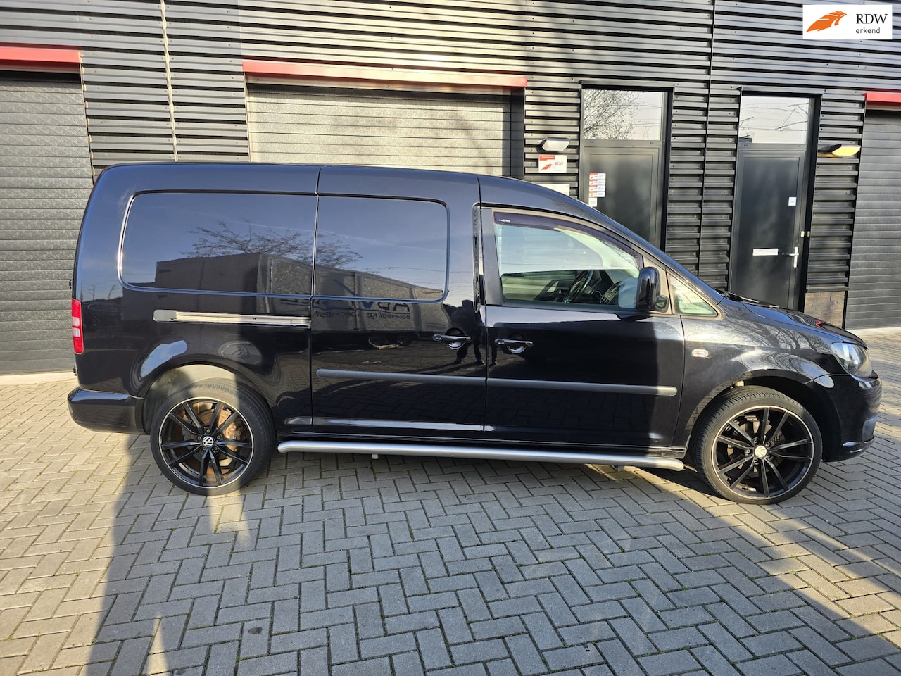 Volkswagen Caddy Maxi - 1.6 TDI | AUTOMAAT | NAVI | ELEC. PAKKET | PDC | STUURKNOPPJES | SPORT VELGEN - AutoWereld.nl
