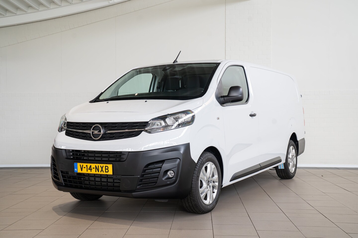 Opel Vivaro - 2.0 CDTI L3H1 Edition | Navigatie | Camera | Parkeersensoren | Laadruimte Pakket | Apple C - AutoWereld.nl