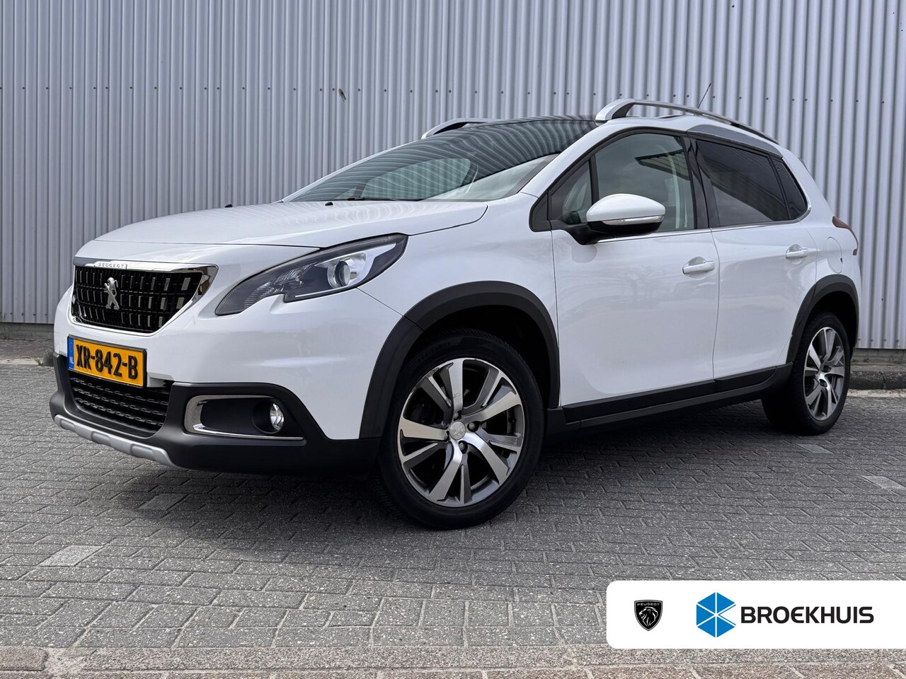 Peugeot 2008 - 1.2 110PK Allure Automaat | Trekhaak | Panoramadak | Navigatie | Apple Carplay / Android A - AutoWereld.nl