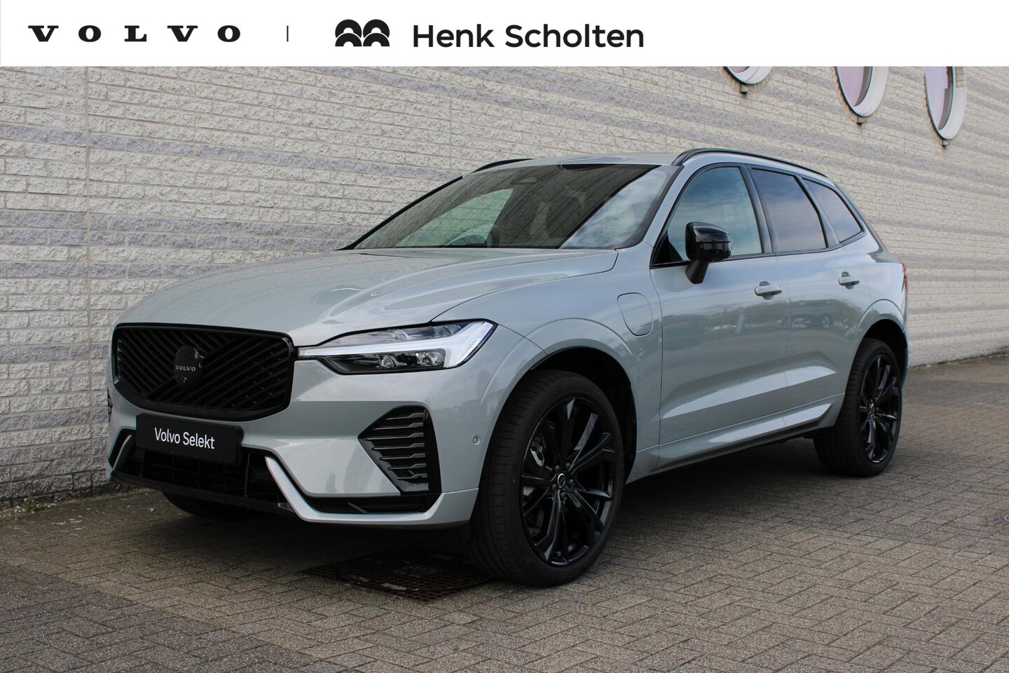 Volvo XC60 - T6 Plug-in hybrid AWD Plus Black Edition | Panoramadak | Verwarmbare voorstoelen en achter - AutoWereld.nl