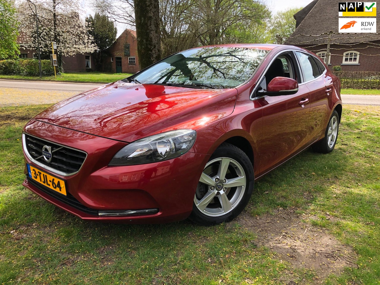 Volvo V40 - 1.6 T2 Momentum ORG NL / Navi /Cam/ Compl. Onderh - AutoWereld.nl