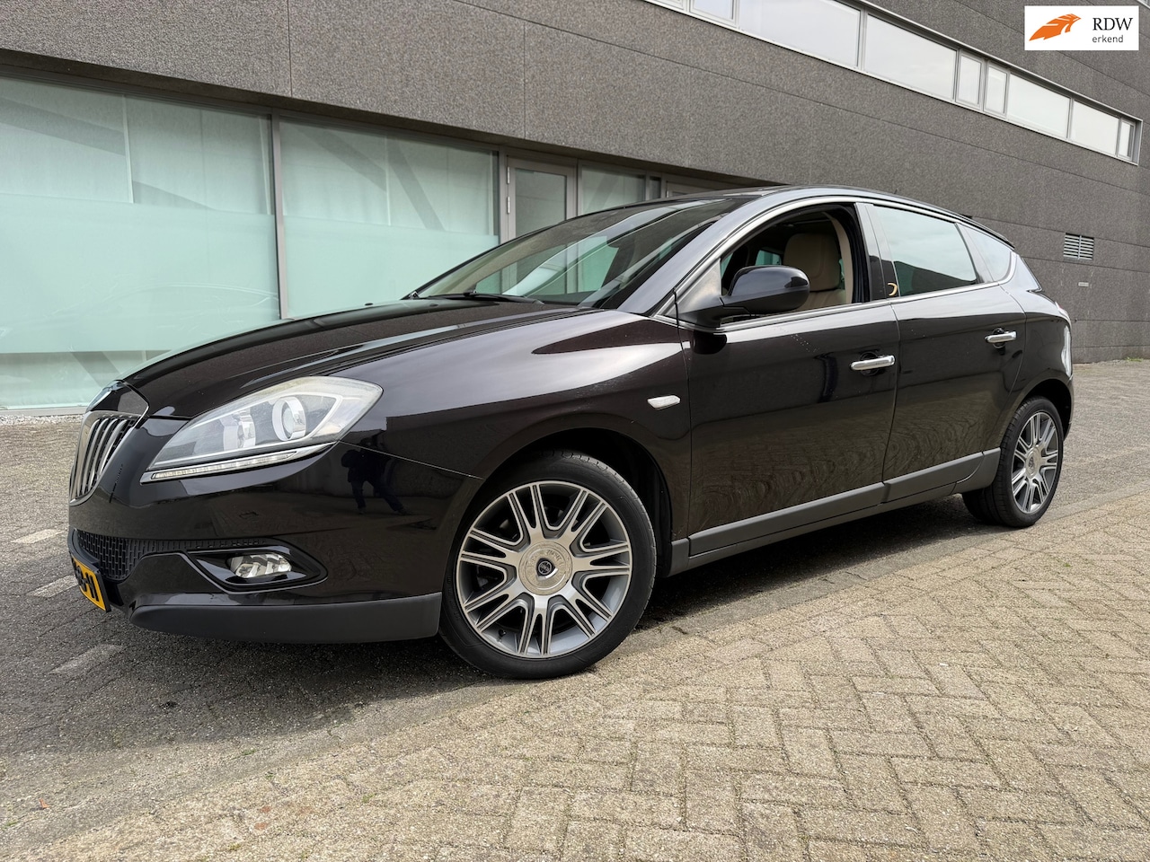 Lancia Delta - 1.8-16V Di Executive AUTOMAAT CLIMAT BJ 12-2010 APK 8-2026 - AutoWereld.nl