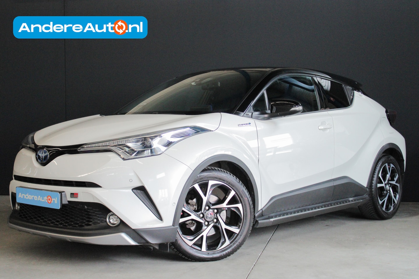 Toyota C-HR - 1.8 Hybrid Bi-Tone |trekhaak|JBL|stoelverwarming|navigatie| - AutoWereld.nl