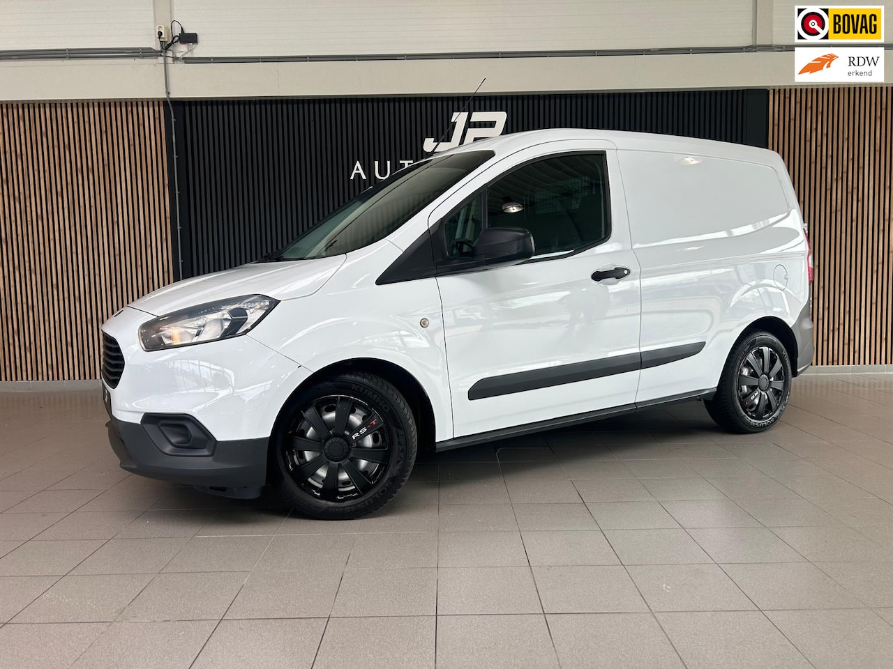 Ford Transit Courier - 1.0 Trend BENZINE|EERSTE EIGENAAR|VOLLEDIG ONDERHOUDEN - AutoWereld.nl