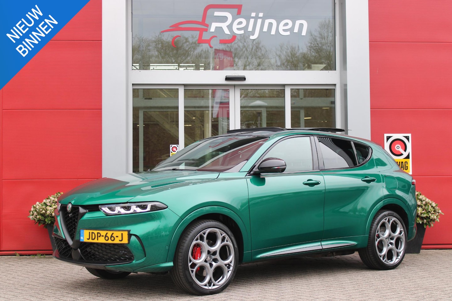 Alfa Romeo Tonale - 1.3T PHEV 280PK TRIBUTO ITALIANO | PANORAMISCH SCHUIF / KANTELDAK | ZWART DAK | ZWART LEDE - AutoWereld.nl