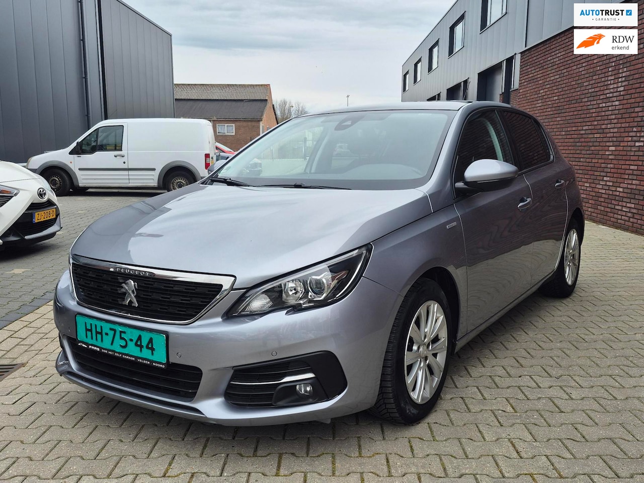 Peugeot 308 - 1.2 PureTech Blue Lease Executive 1.2 PureTech Blue Lease Executive - AutoWereld.nl