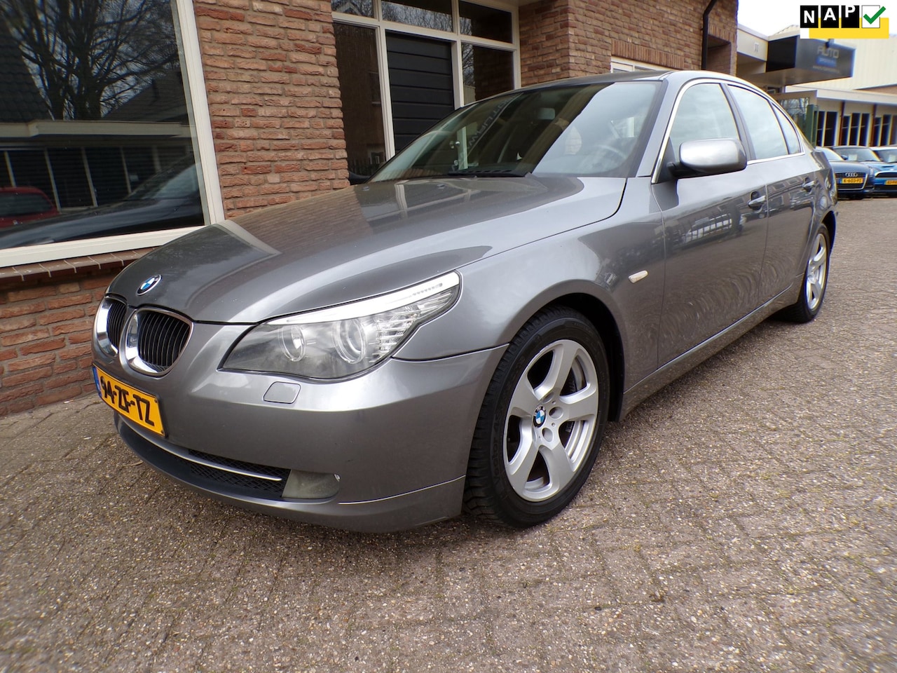 BMW 5-serie - 525i Business Line Automaat / Leder / Navi - AutoWereld.nl