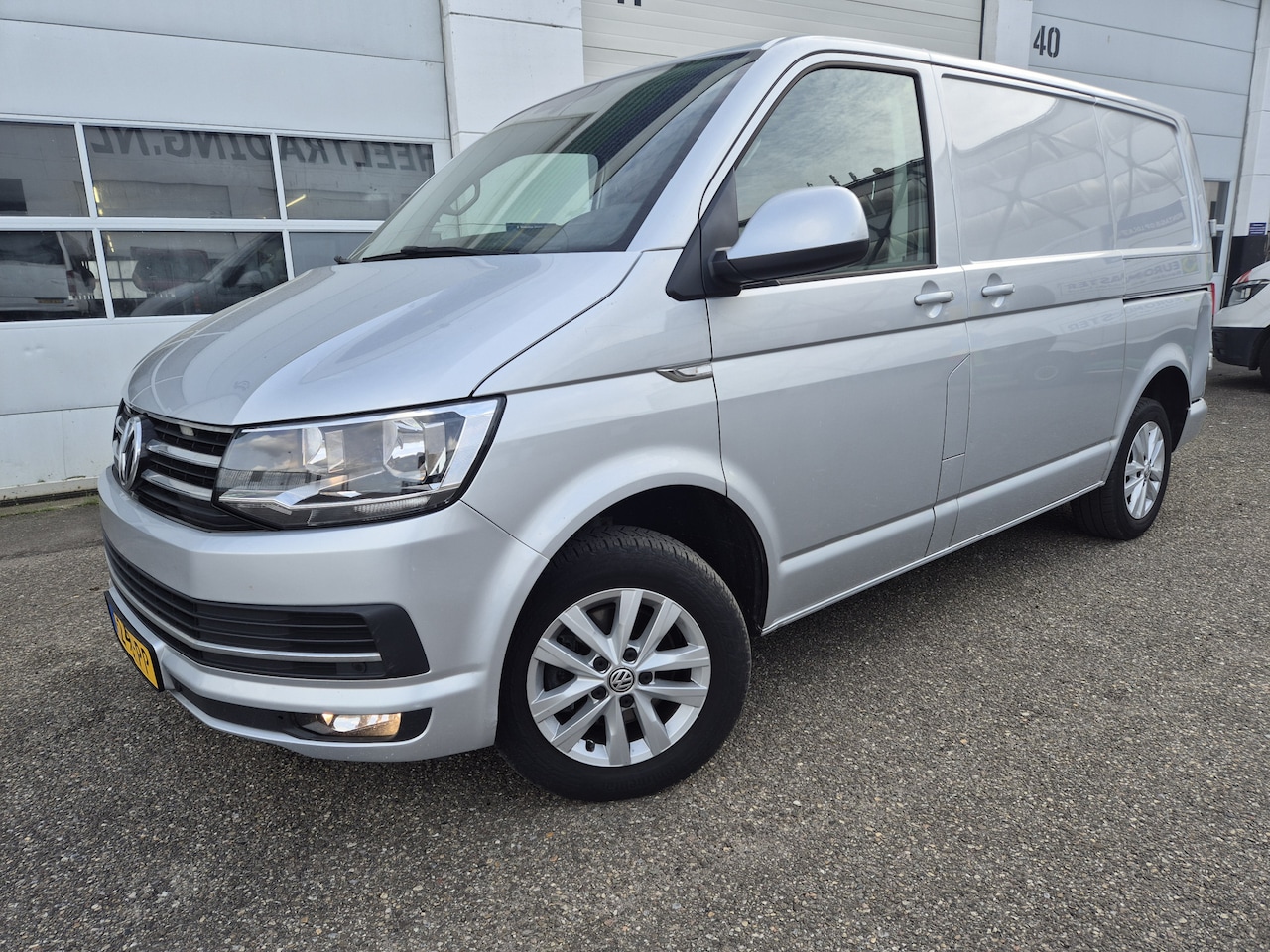 Volkswagen Transporter - 2.0 TDI 4motion dsg L1H1 Comfortline schade navi cruise camera 4x4 - AutoWereld.nl