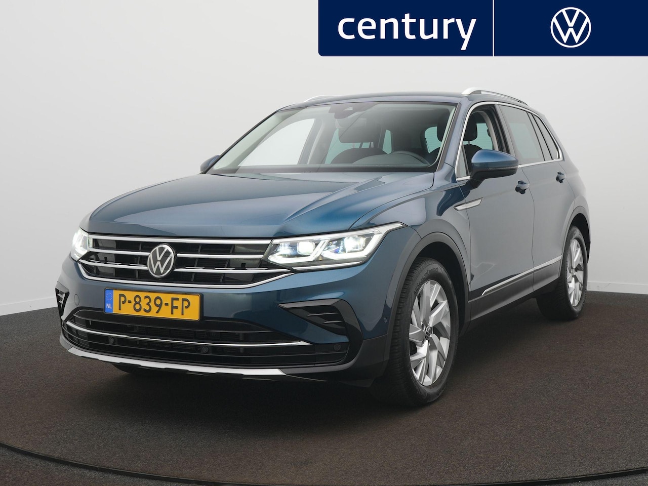 Volkswagen Tiguan - 1.5 TSI Elegance Automaat - IQ light - Park Assist- Navigatie - Camera - ACC - Side Assist - AutoWereld.nl