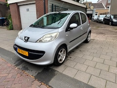 Peugeot 107 - 1.0-12V XS Benzine Handgeschakeld 5deurs Rijdt schakelt top