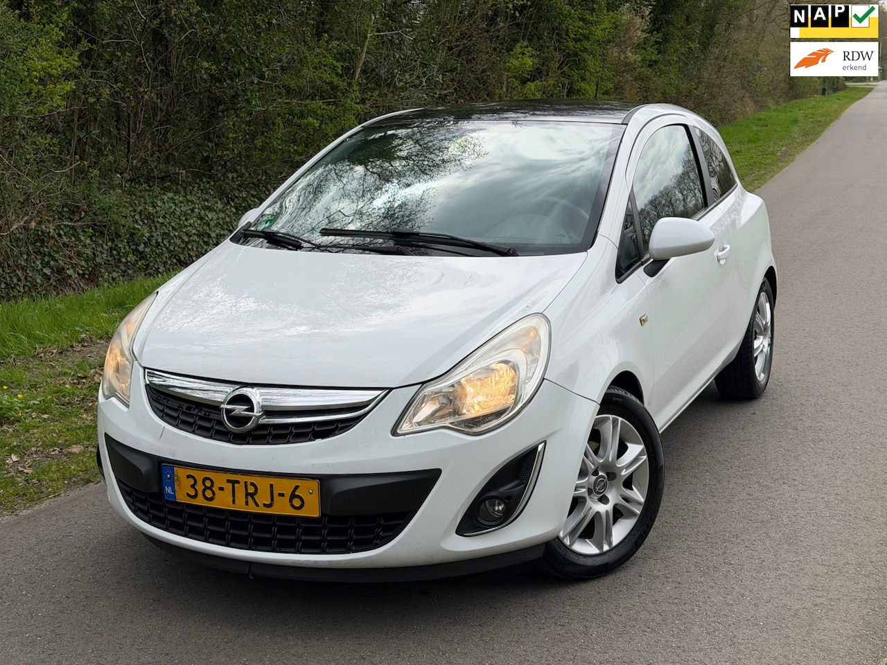 Opel Corsa - 1.2 EcoFlex Color Edition LPG | '' Nieuwe apk " + Airco + Cruise + Navi Nu € 2.450,-!!! - AutoWereld.nl