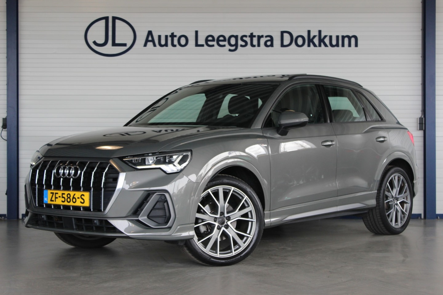 Audi Q3 - 35 TFSI S-Line 1e eigenaar | Pano | B&O | Carplay | Alcantara | Navi | Adapt. Cruise | 20" - AutoWereld.nl