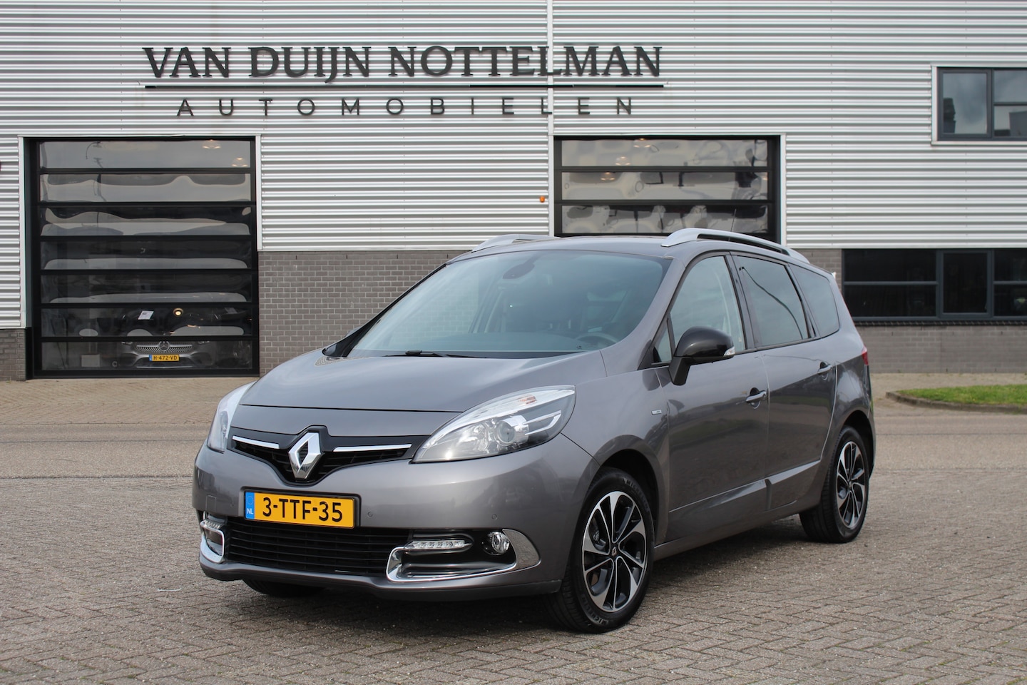 Renault Grand Scénic - 1.2 TCe Bose / Keyless / Trekhaak / Camera / N.A.P. - AutoWereld.nl