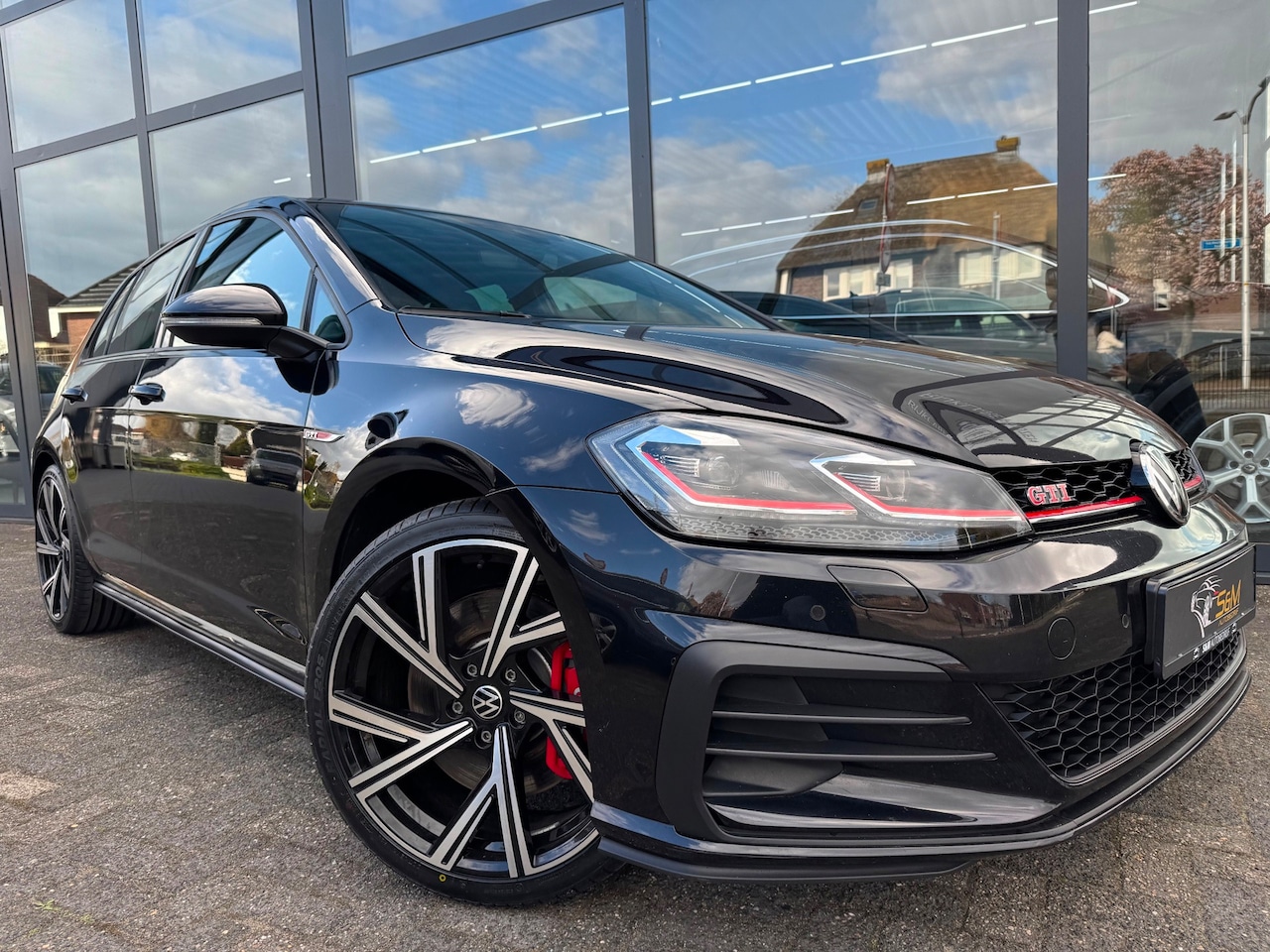 Volkswagen Golf - 2.0 TSI GTI Performance Pano. | Camera | CarPlay - AutoWereld.nl