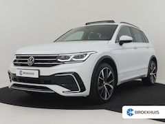 Volkswagen Tiguan - R-Line Business eHybrid 245 PK DSG/AUTO | Glazen panorama-dak | Trekhaak | Head-up display