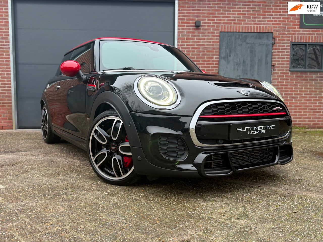 MINI John Cooper Works - Mini 2.0 | HUD | Pano | Harman Kardon | Adaptive Cruise Control | Bomvol opties - AutoWereld.nl