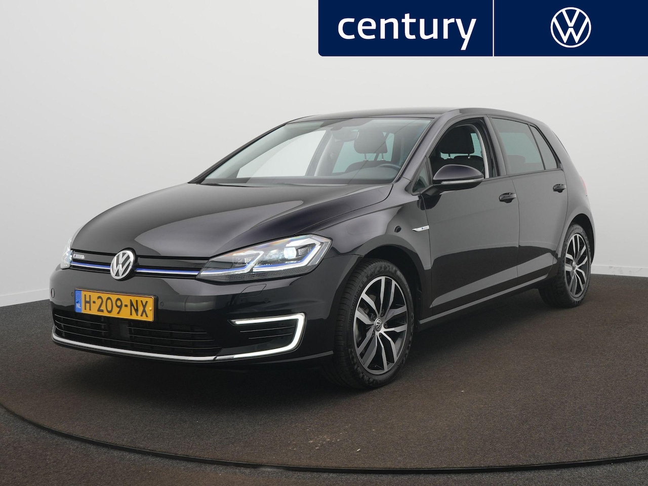 Volkswagen e-Golf - E-DITION Automaat - LED - Navigatie - PDC - Stoelverwarming - ACC - Climatronic - AutoWereld.nl