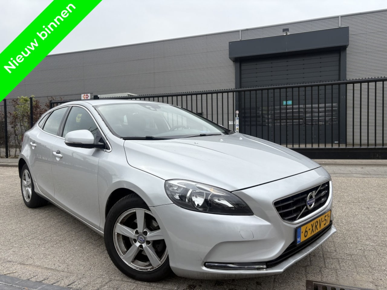 Volvo V40 - 1.6 D2 Momentum Sensoren|Clima|Leer|6 bak - AutoWereld.nl
