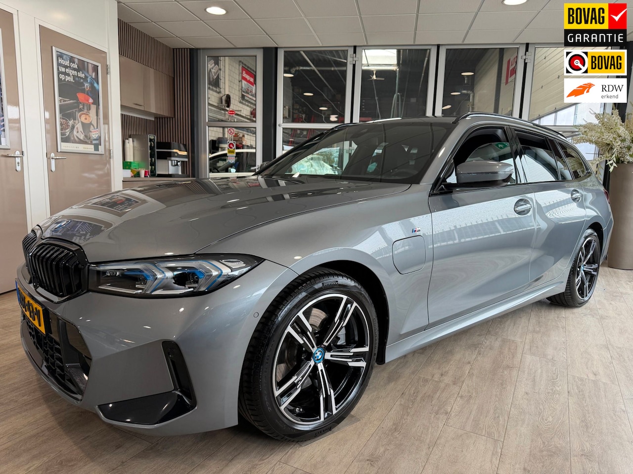 BMW 3-serie Touring - 330e M-Sport Pakket - AutoWereld.nl