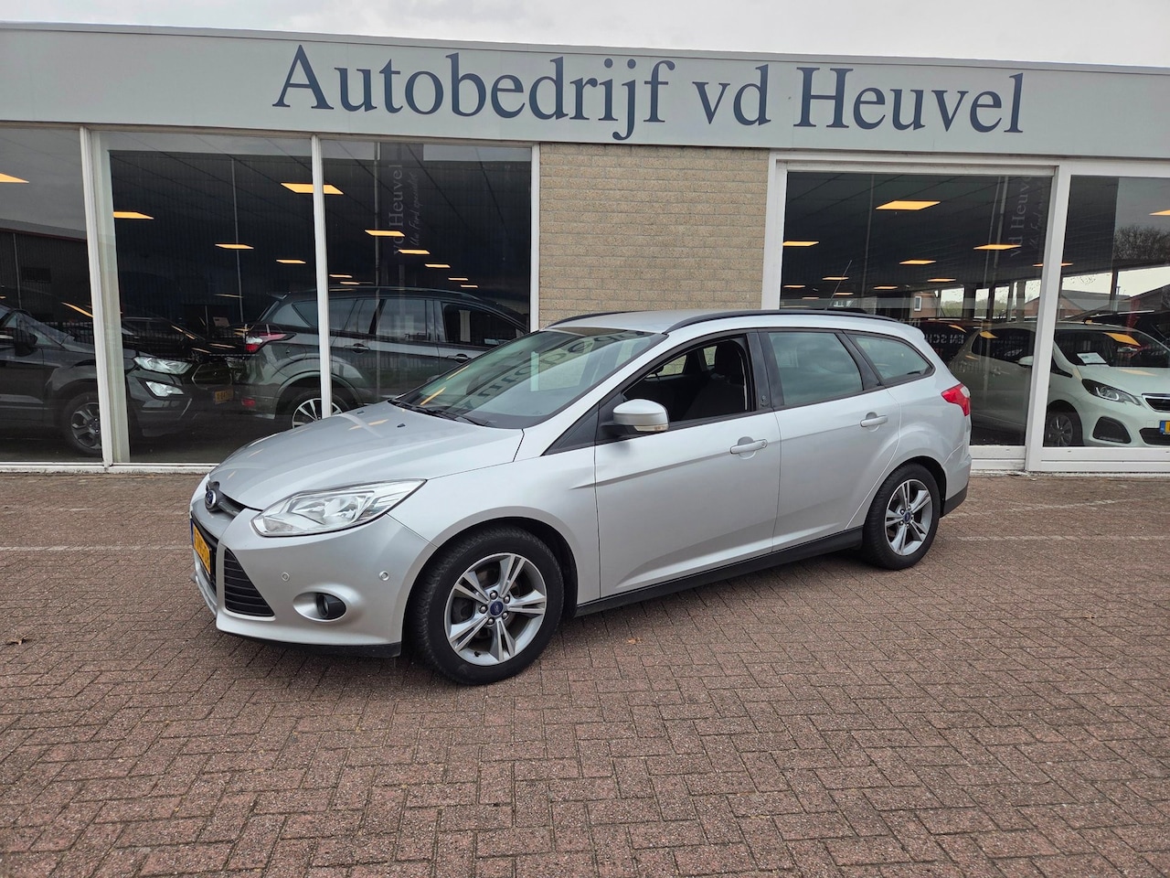 Ford Focus Wagon - 1.0 EcoBoost 125pk Distributie set 2023 ! !Navi*Stoel voorruit verwarming * Cruise * trekh - AutoWereld.nl