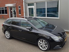 SEAT Leon ST - 1.6 Tdi Sport Navi 1/2 Leder Led 18" Trekhaak