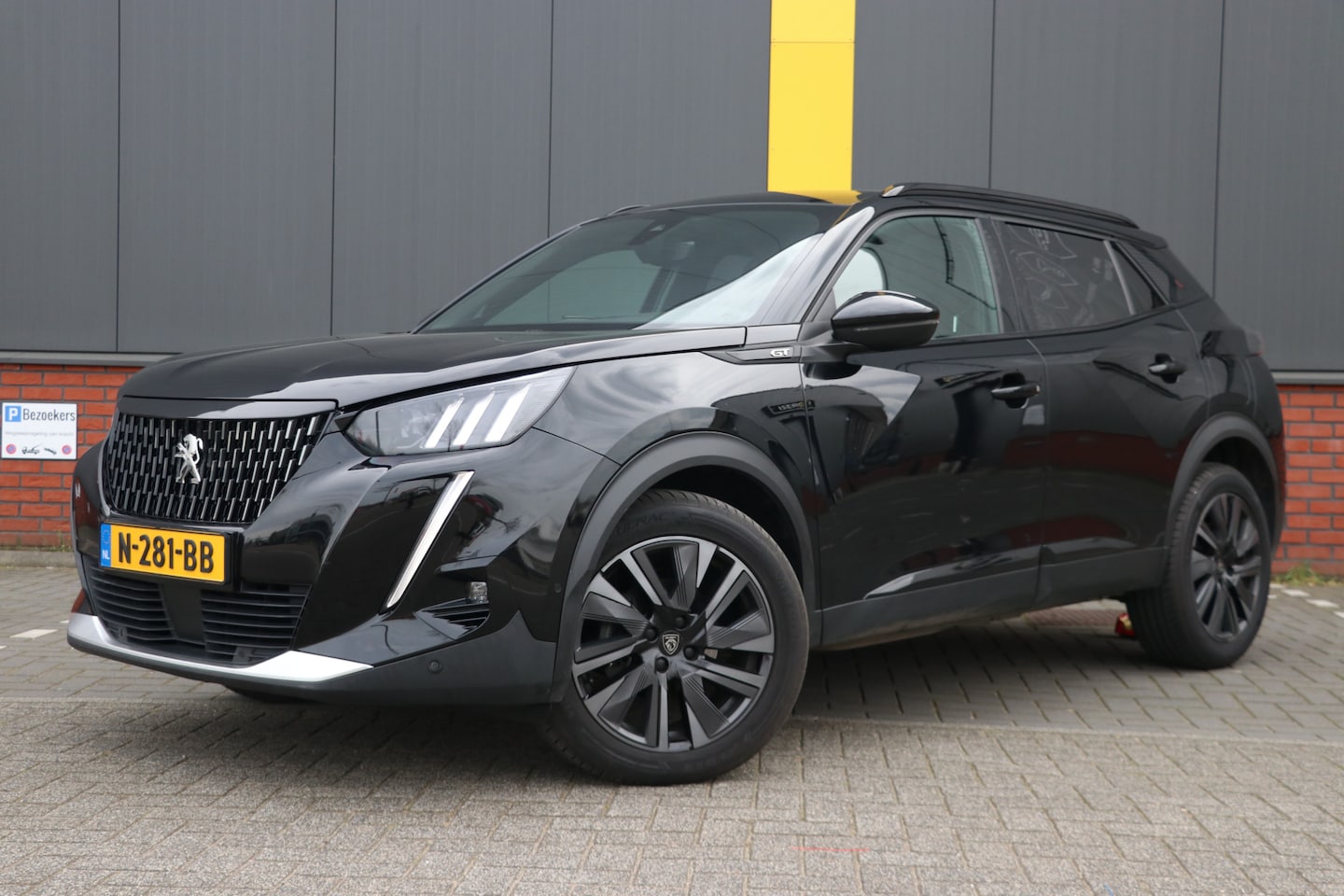 Peugeot 2008 - 1.2 PureTech GT Pack panorama | leer | - AutoWereld.nl