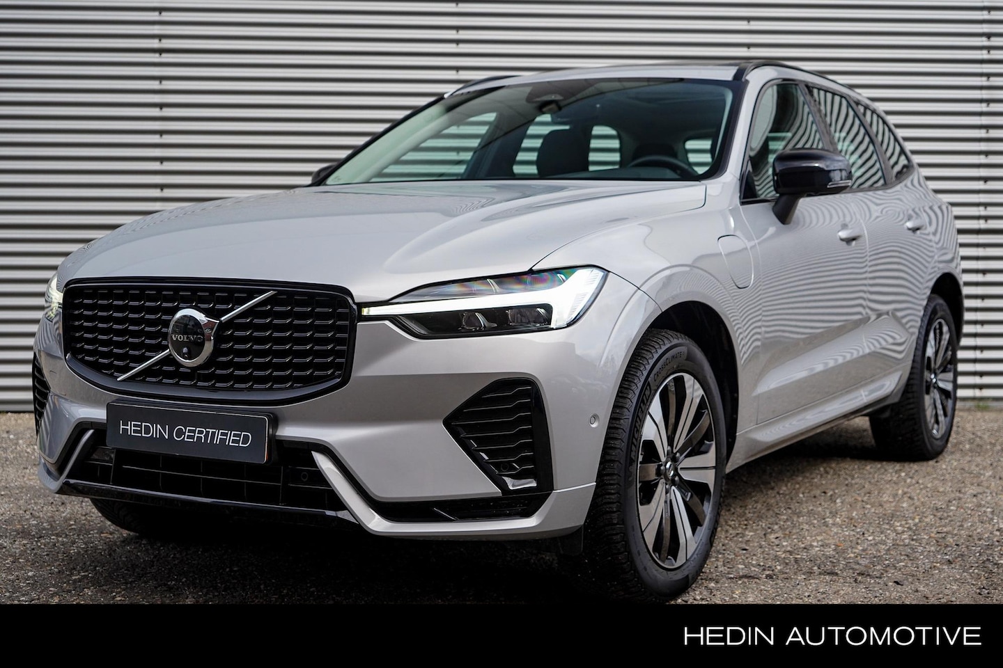 Volvo XC60 - T6 Plug-in hybrid AWD Plus Dark | Panorama dak | Trekhaak | Adaptive Cruise | BLIS | 360 C - AutoWereld.nl