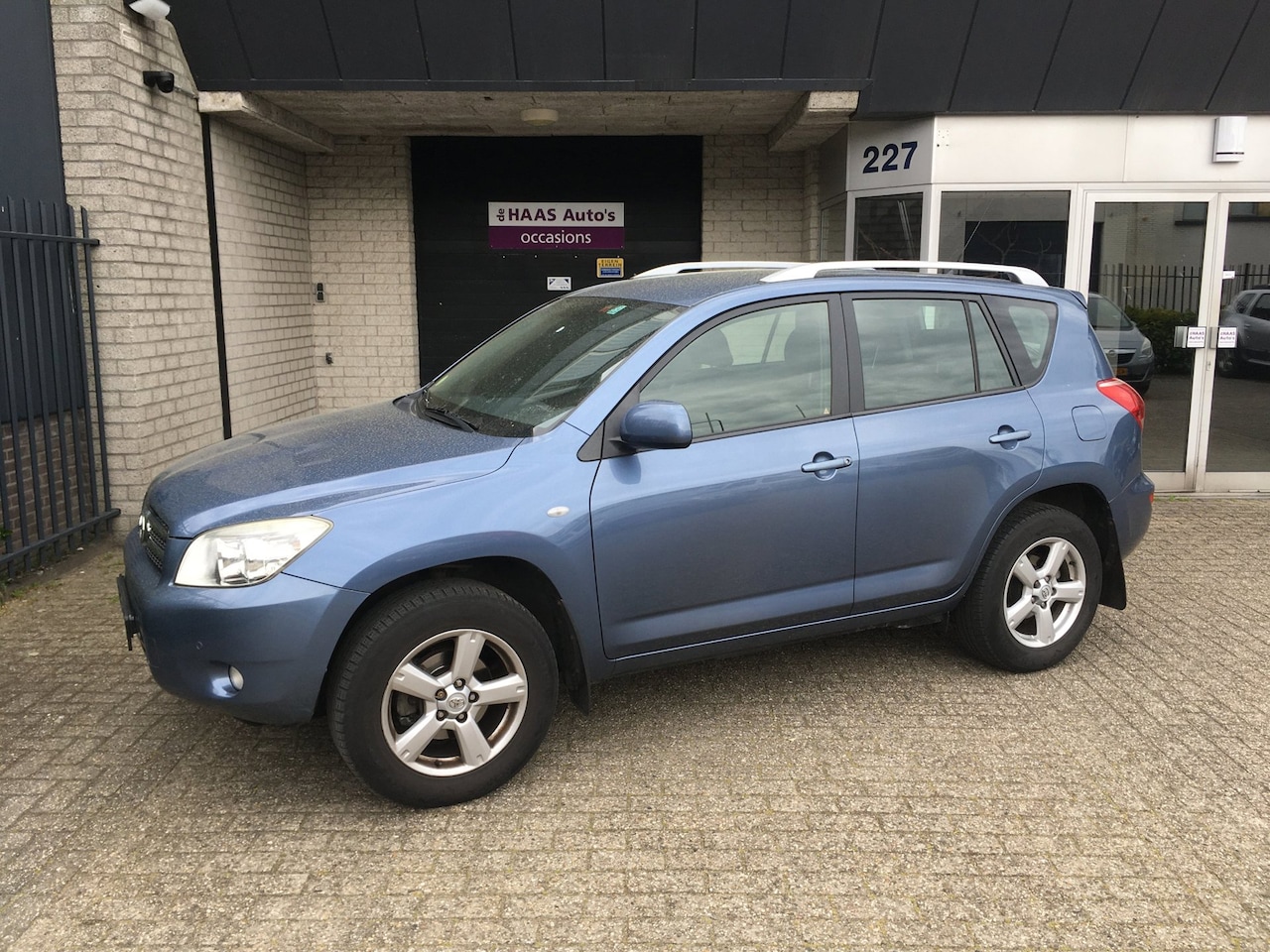Toyota RAV4 - 2.0 VVTi Linea Sol / CLIMA / 4 WD / ALU VELGEN / FIXED PRICE / DEALER SERVICED - AutoWereld.nl