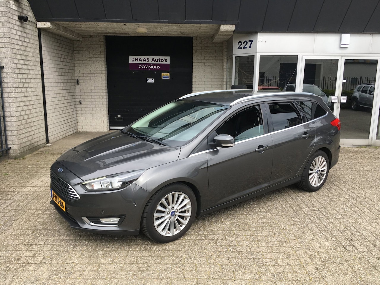 Ford Focus Wagon - 1.0 Titanium Edition / NIEUW MODELJAAR / NAVI / CLIMA / ALU VELGEN / APK 2027 - AutoWereld.nl
