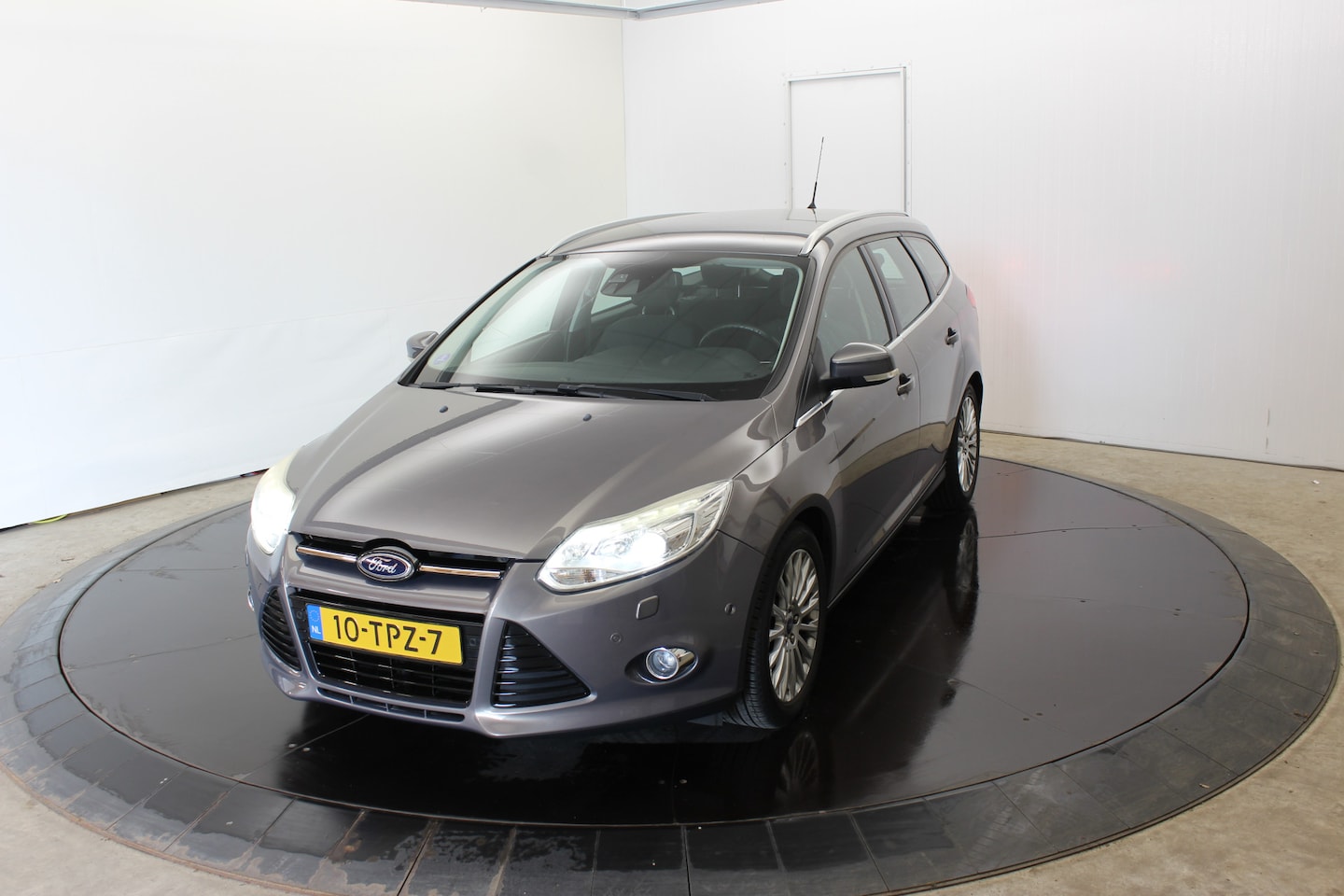 Ford Focus Wagon - 1.6 EcoB Titanium Trekhaak Distributie NW Dealer ondehouden - AutoWereld.nl