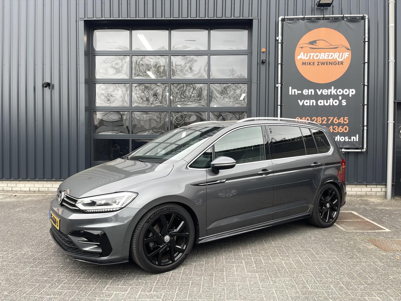 Volkswagen Touran - 1.4 TSI Highline R-Line 7-Persoons AUT. CARPLAY|LEER|TREKHAAK|LED KOPLAMPEN|ACC|KEYLESS|OR - AutoWereld.nl