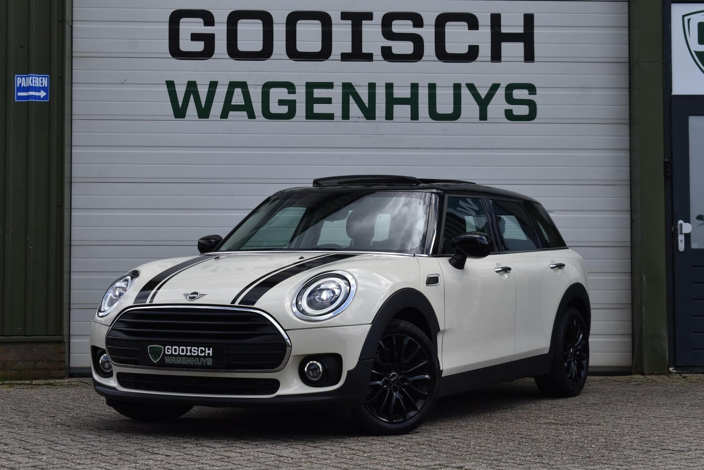 MINI Clubman - 1.5 Cooper Business Ed. | Panorama | LED | Carplay | - AutoWereld.nl