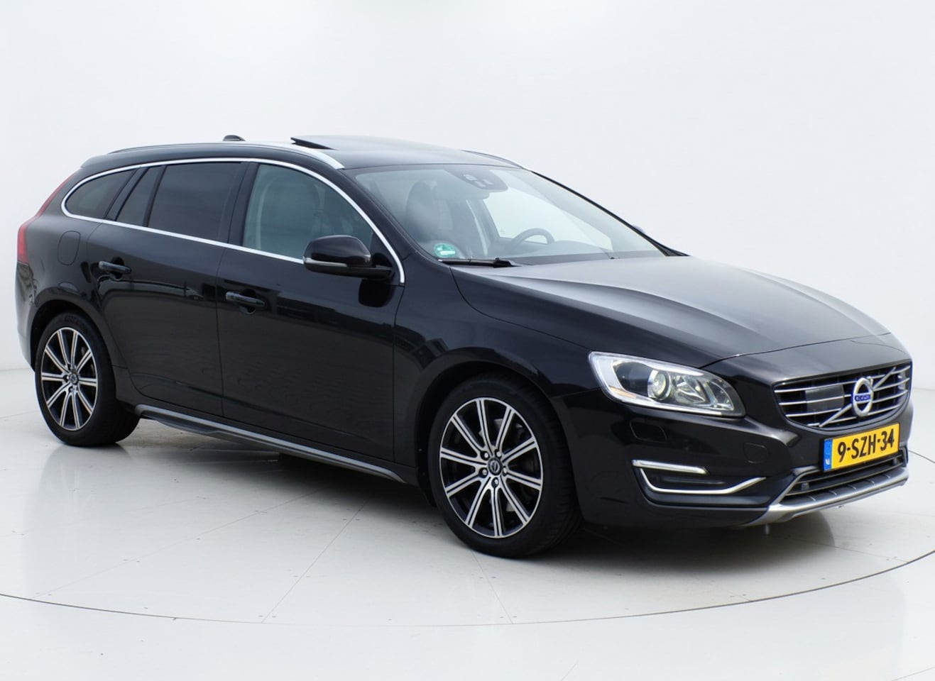 Volvo V60 - 2.4 D6 AWD Plug-In Hybrid Summum|Xenon|Leder|Dakje - AutoWereld.nl