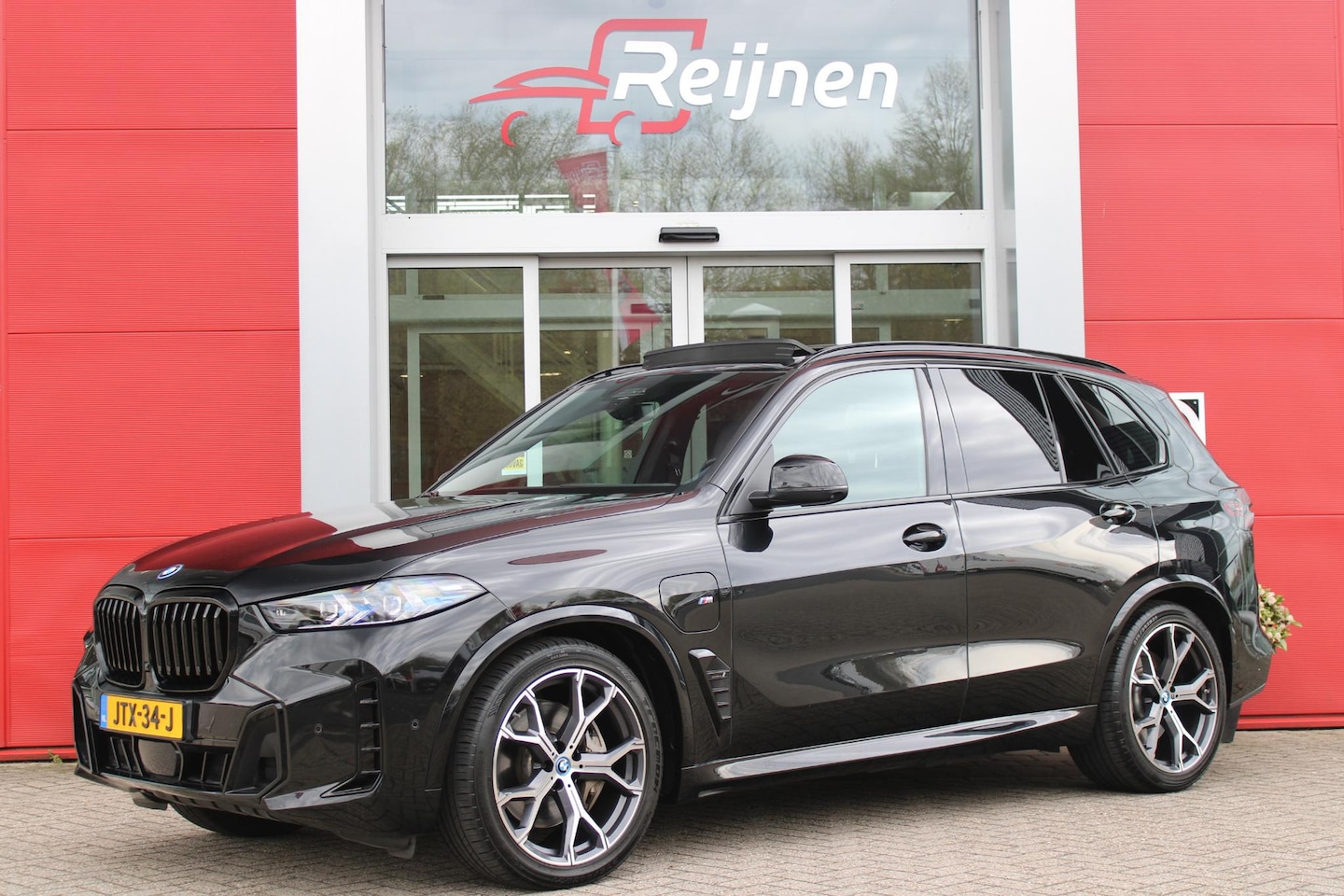 BMW X5 - xDrive50e 490PK M-SPORT LAUNCH EDITION | PANORAMA SCHUIF/KANTEL DAK "SKY LOUNGE" | COMFORT - AutoWereld.nl