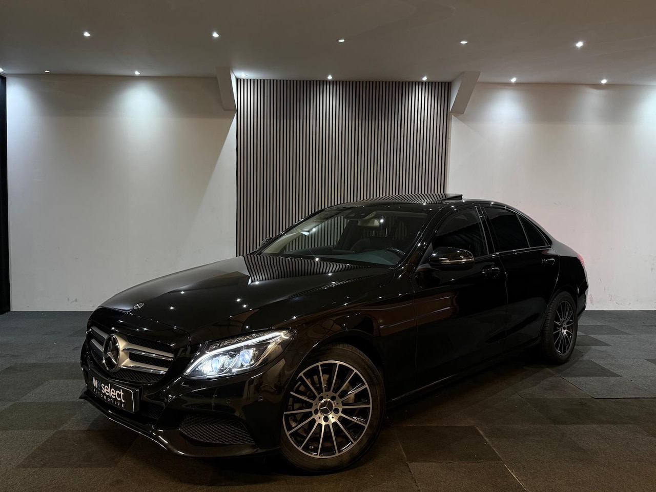 Mercedes-Benz C-klasse - 180 Premium Plus Pack Schuifdak l Navi l Stoelverwarming l Ambient - AutoWereld.nl