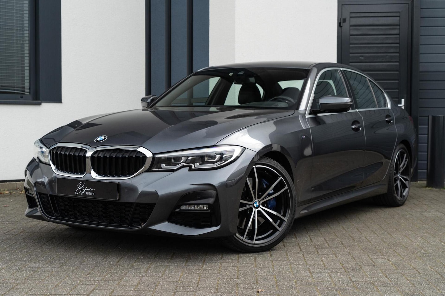 BMW 3-serie - 320i M-Sport CAMERA / LEER / HUD - AutoWereld.nl