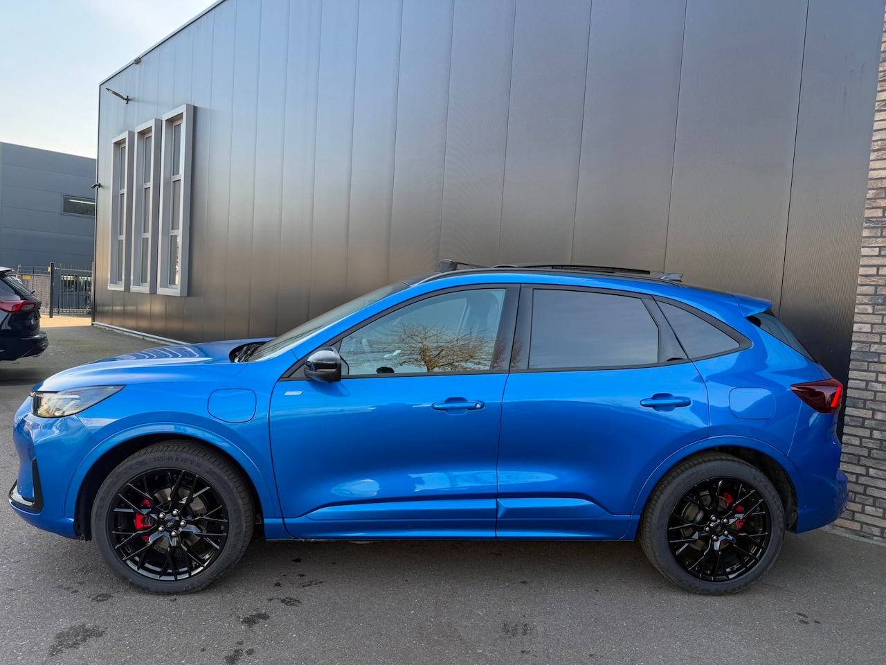 Ford Kuga - 2.5 PHEV ST-Line X 243pk Black Pack PANO DAK | ELEK TREKHAAK | 20 " VELGEN | LED MATRIX | - AutoWereld.nl