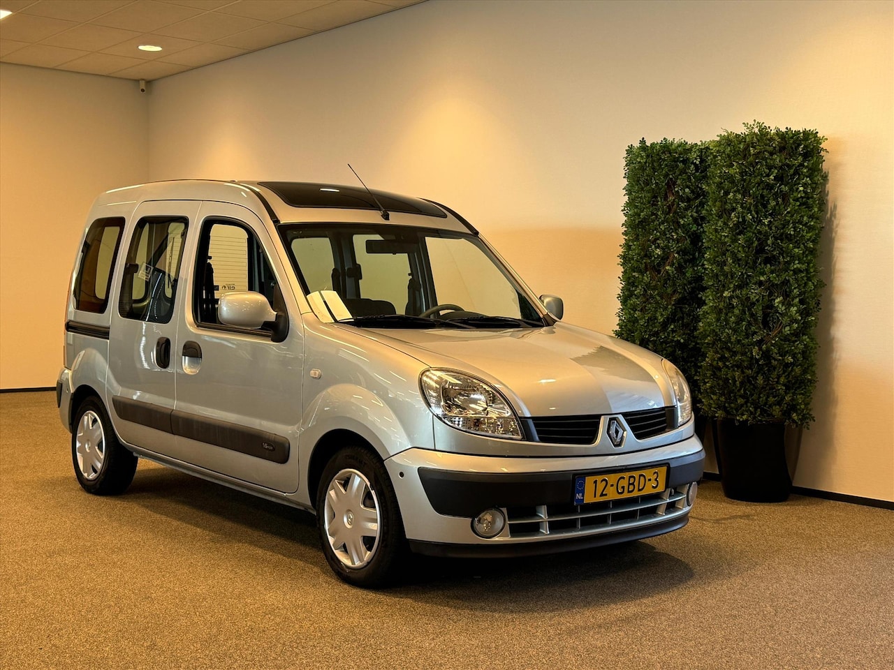 Renault Kangoo - Rolstoelauto Automaat (airco) 3+1 - AutoWereld.nl