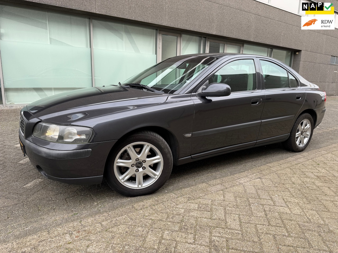 Volvo S60 - 2.4 CLIMAT AUTOMAAT BJ 3-2002 APK 7-2026 - AutoWereld.nl