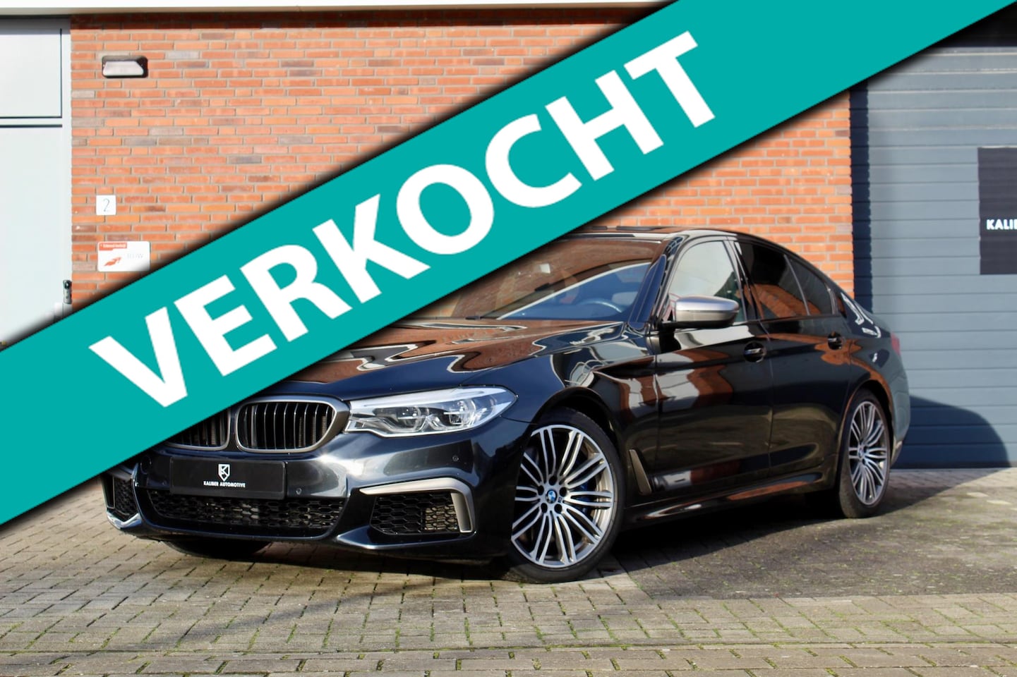 BMW 5-serie - M550i xDrive High Executive 4.4 V8 PANO HK SFEER - AutoWereld.nl