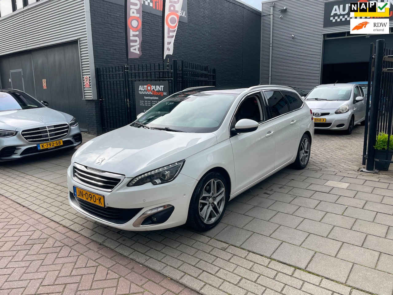 Peugeot 308 SW - 1.2 PureTech Blue Lease Premium 2e Eig! Airo NAP APK - AutoWereld.nl