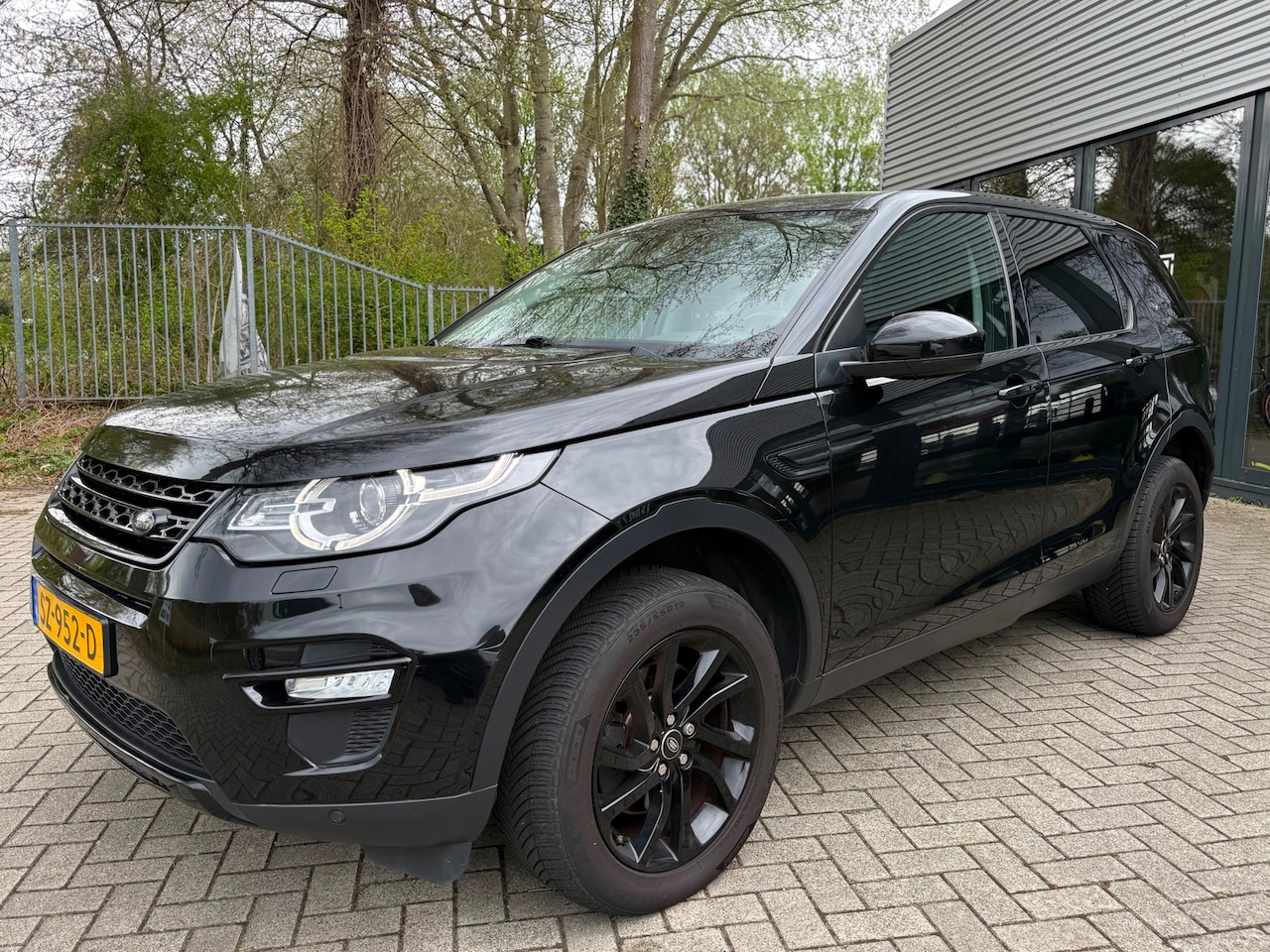 Land Rover Discovery Sport - 2.0 TD4 Urban Series SE BJ. 2017 Navi + panoramadak - AutoWereld.nl