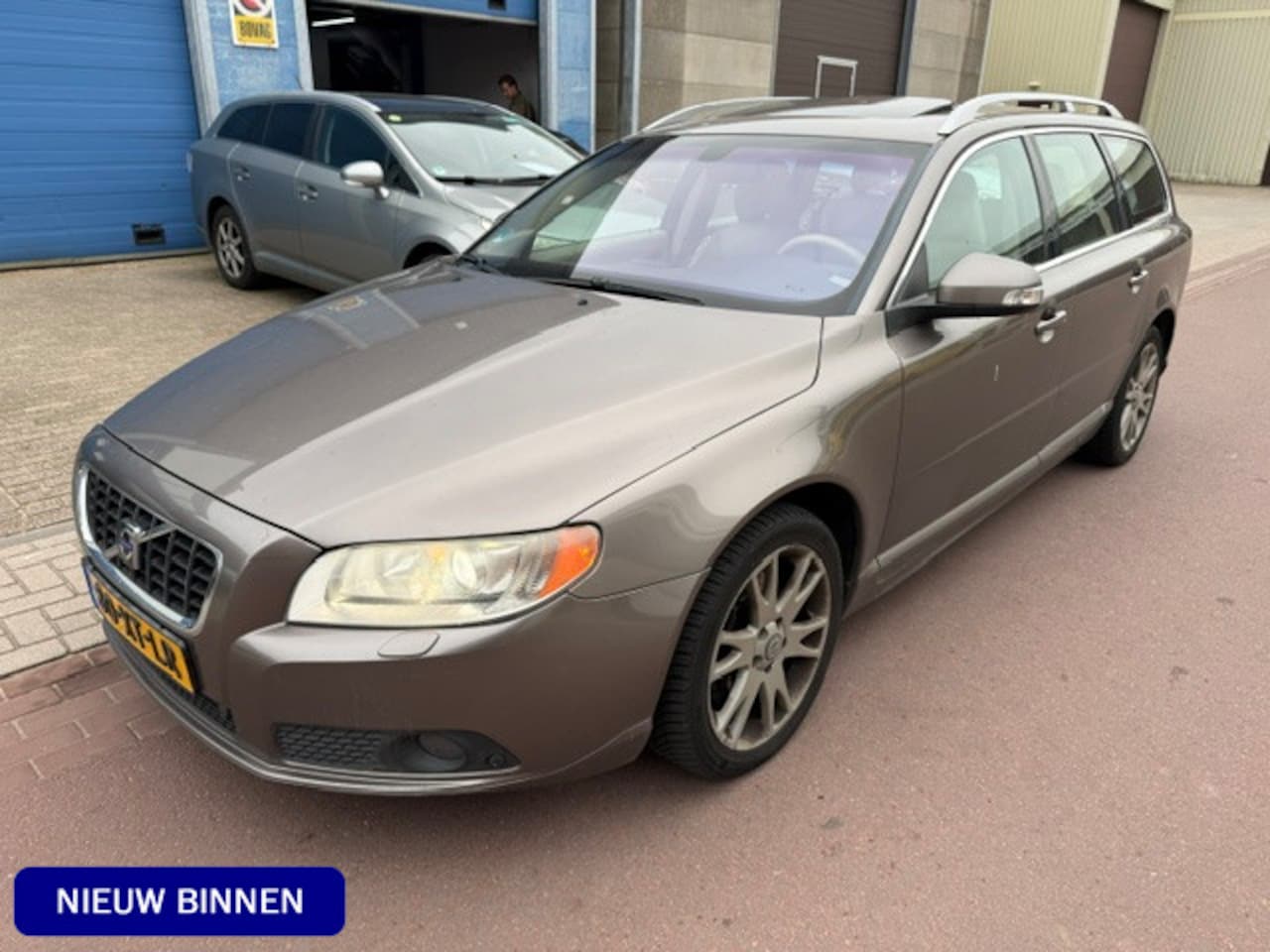Volvo V70 - 3.2 Summum Automaat 2007 LEDER, Schuifdak, 17" LMV Dikke uitvoering met alle boekjes en de - AutoWereld.nl