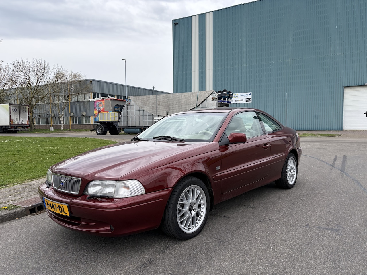 Volvo C70 Coupé - 2.4i T Prestige Automaat 200 PK. Als nieuw rijdende auto met slechts 132.000 KM !!! Alle k - AutoWereld.nl